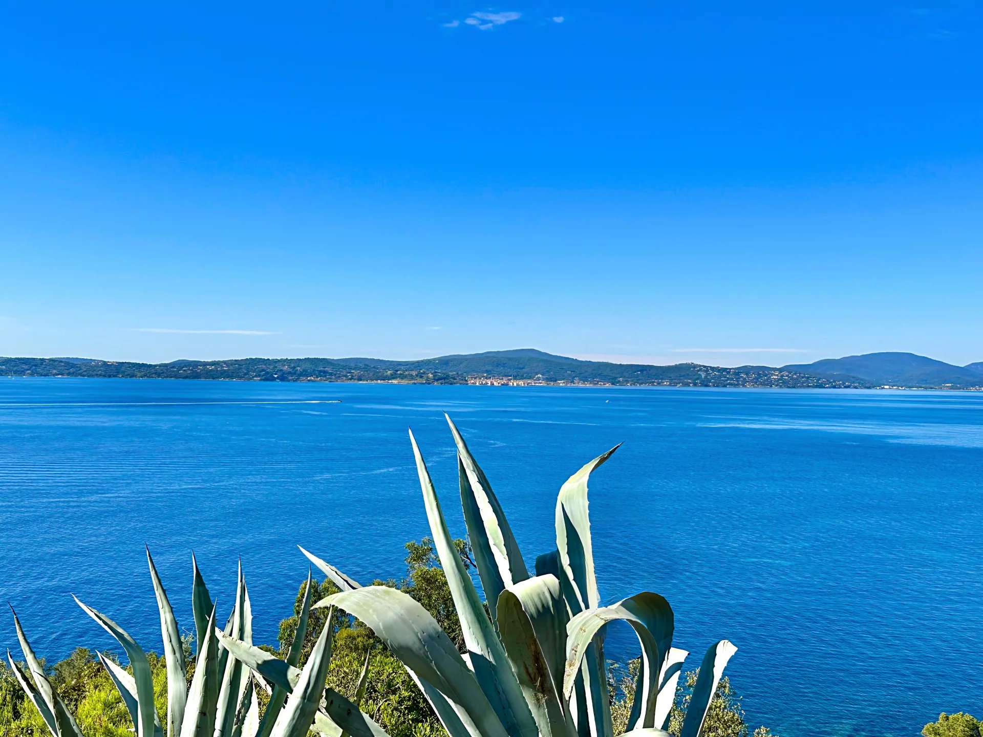 Terrain vue mer panoramique à vendre à Sainte-Maxime