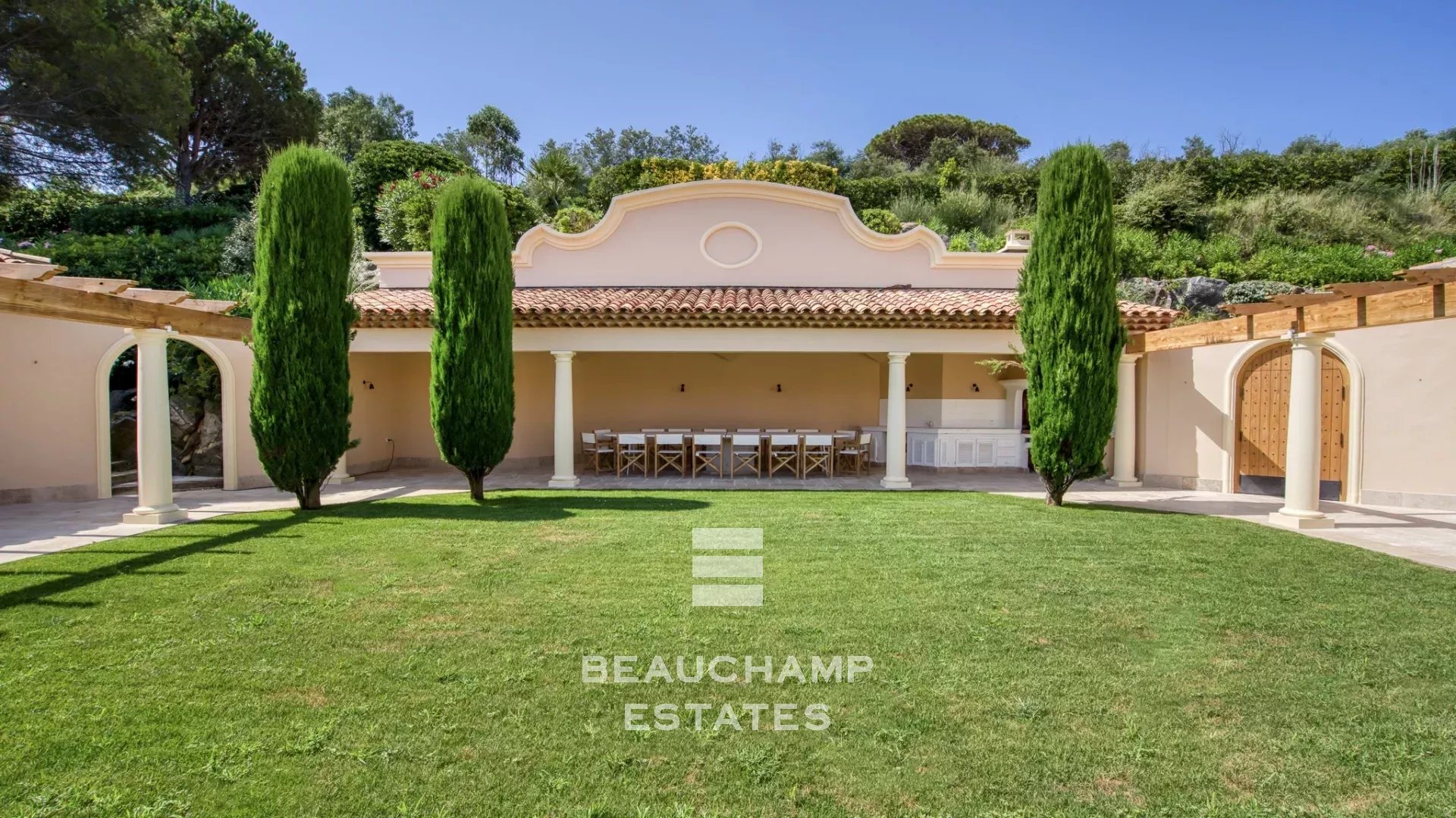 Villa provençale ultra-luxueuse située dans le prestigieux domaine des Parcs de Saint-Tropez