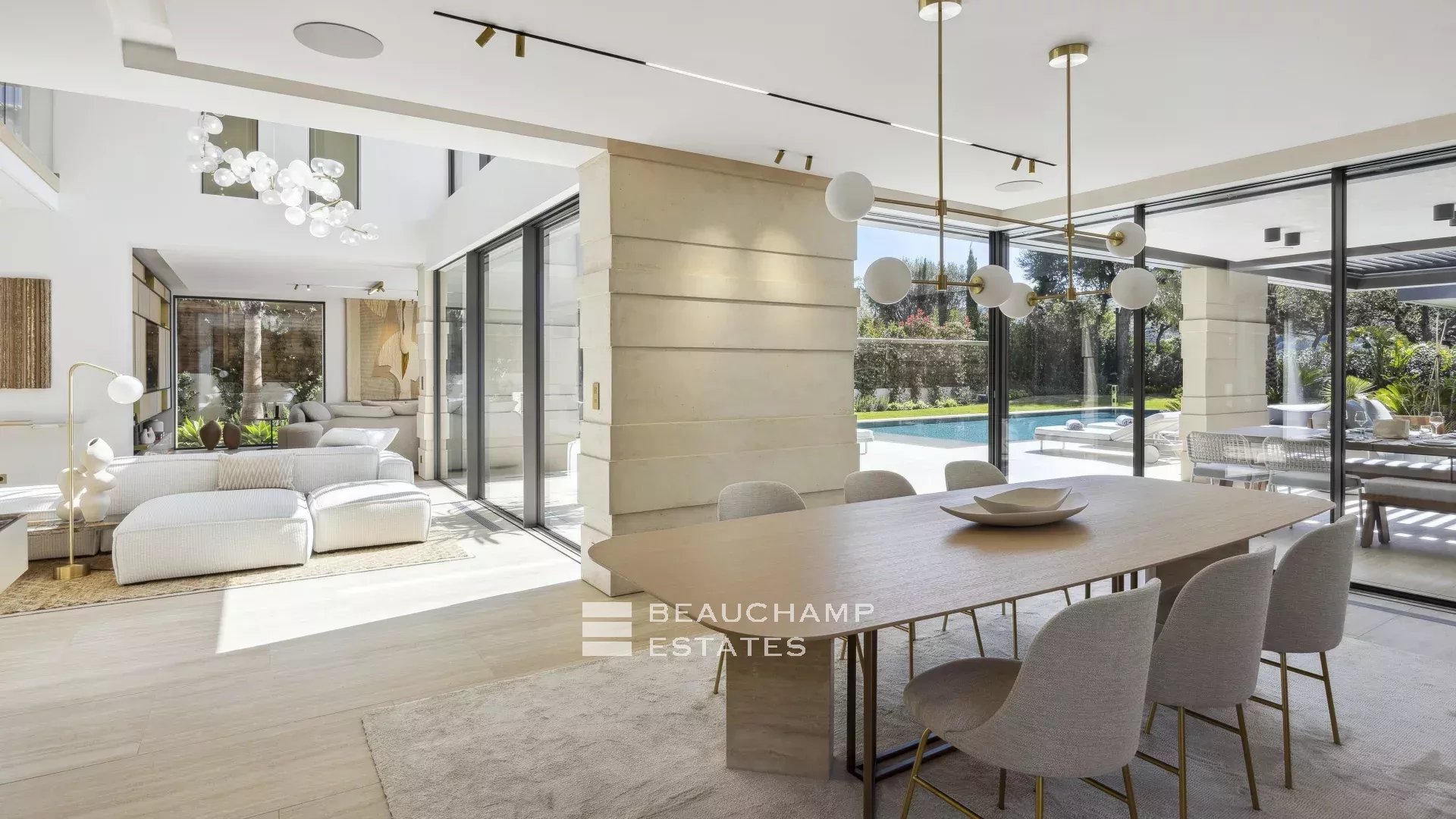 Villa d'architecte neuve au coeur d'un domaine privé à Saint-Tropez