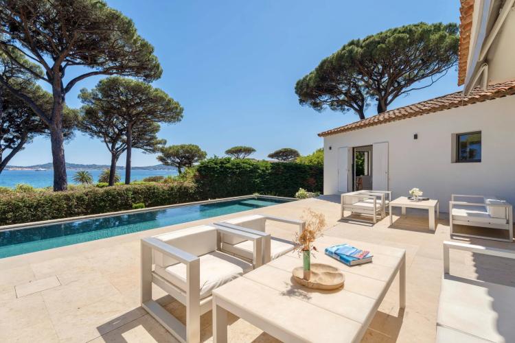 Villa vue mer panoramique à vendre à pied des plages