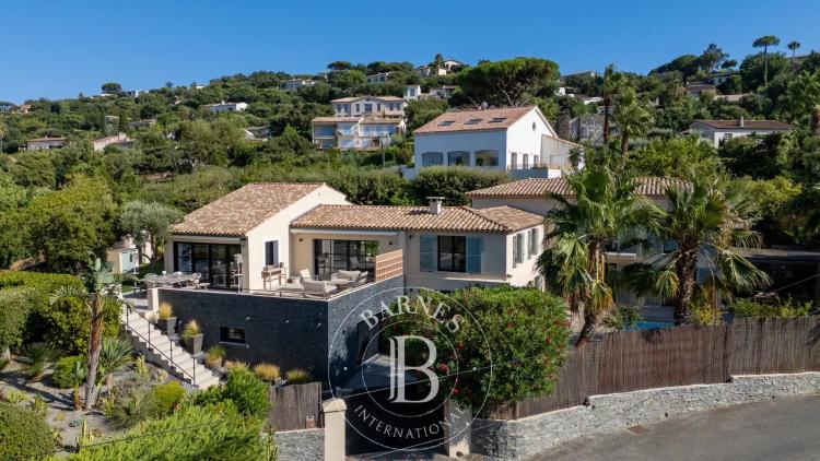 PROCHE DE SAINT TROPEZ - GASSIN - DOMAINE PRIVE - VUE MER