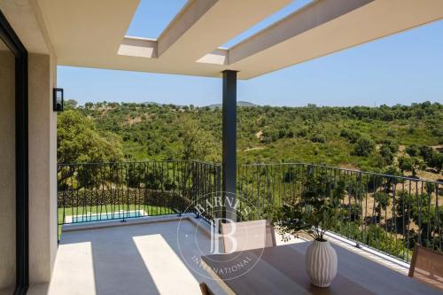 SAINTE-MAXIME - VILLA - 5 CHAMBRES - PISCINE - GARAGE