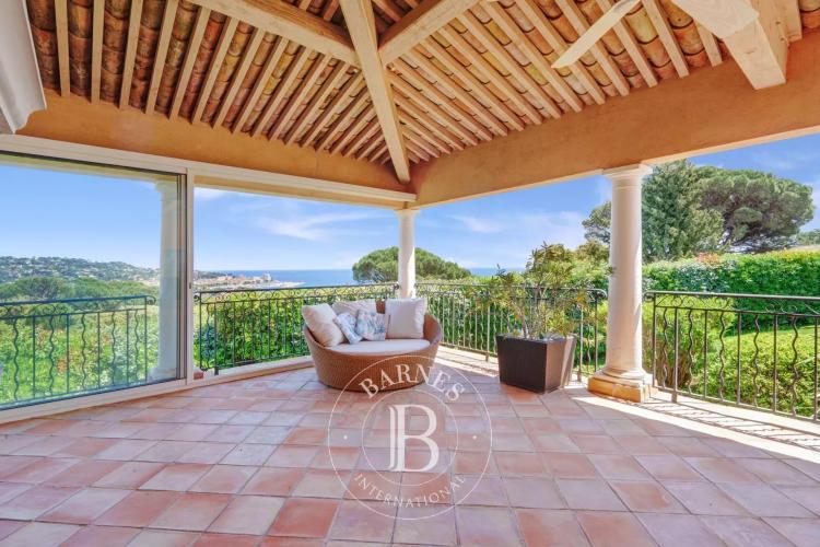 SAINTE-MAXIME - VILLA PROVENÇALE DE PLAIN-PIED - VUE MER - DOMAINE PRIVÉ