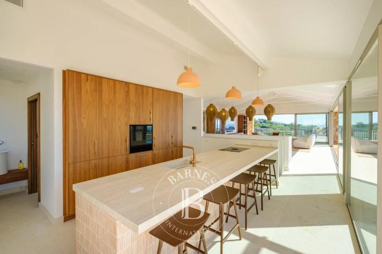SAINTE-MAXIME – VILLA CONTEMPORAINE AVEC VUE MER