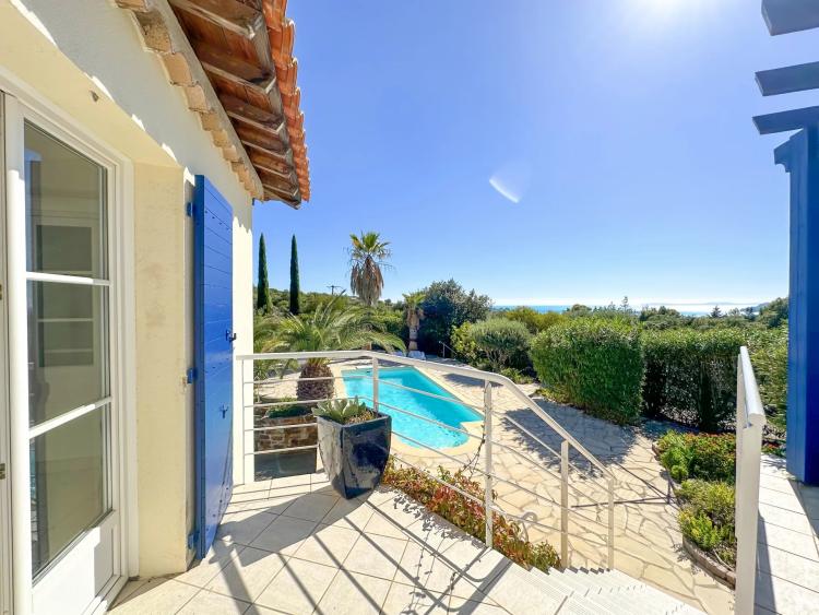 Villa vue mer à vendre proche du centre de La Croix-Valmer