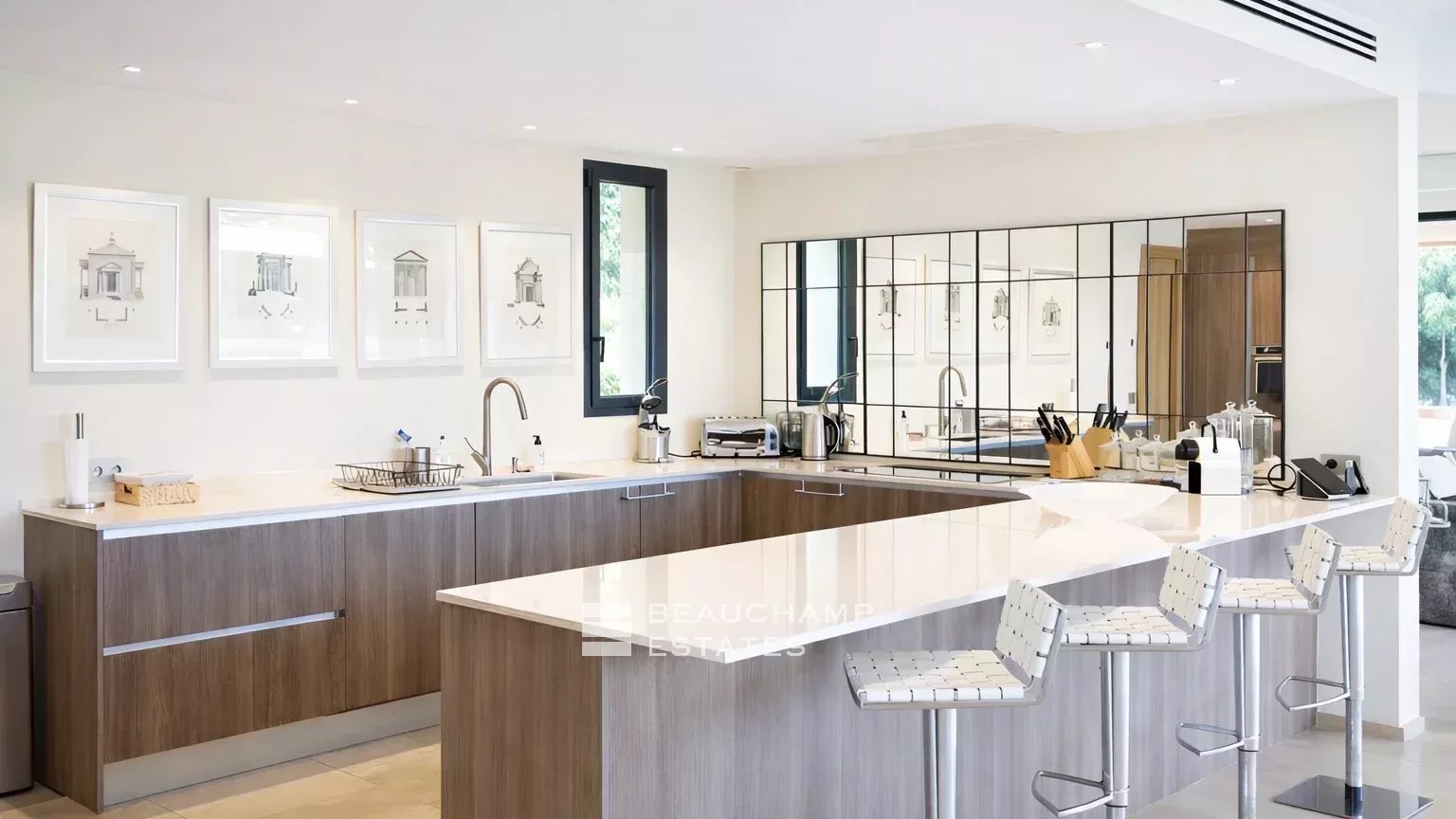 Villa contemporaine dans un domaine privé, à pieds du centre ville de Saint-Tropez et de la plage
