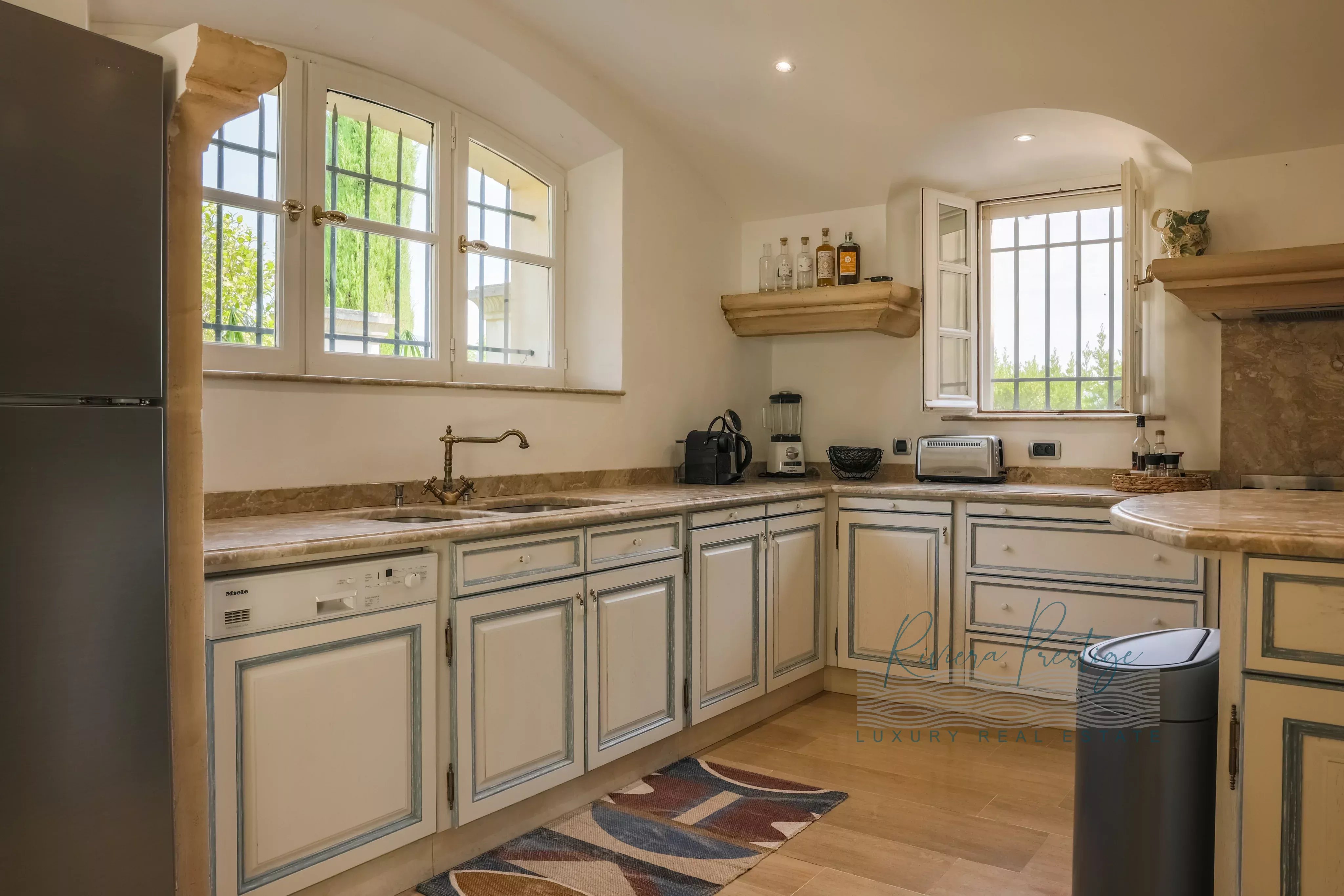 Maison de maitre du XIXè siècle avec domaine viticole bio dans le Golfe de Saint-Tropez