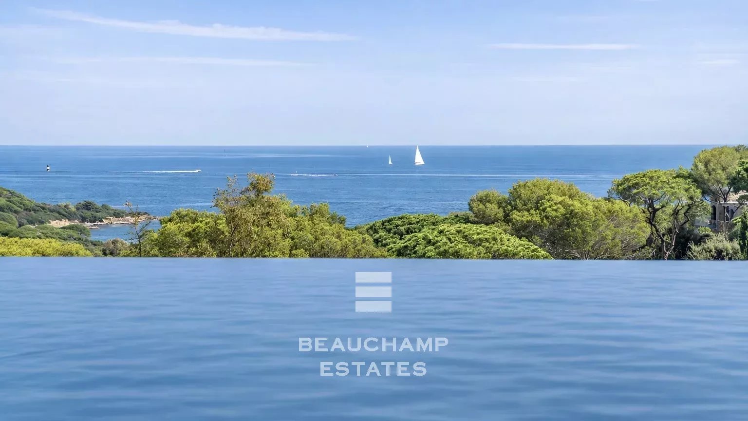 Propriété exceptionnelle contemporaine au coeur d'un domaine privé