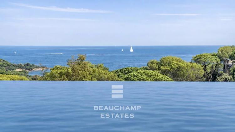 Propriété exceptionnelle contemporaine au coeur d'un domaine privé