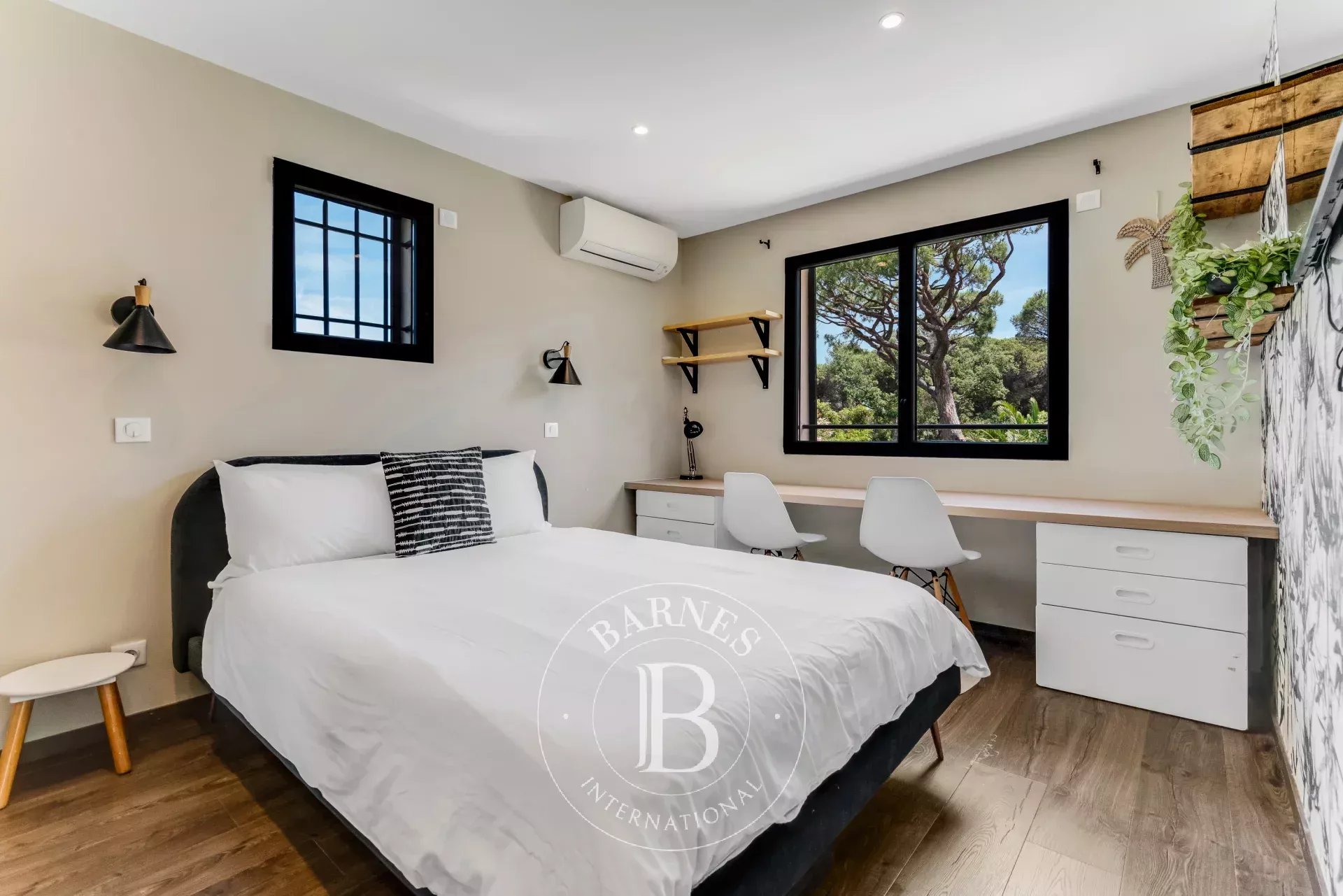 SAINT-TROPEZ - DOMAINE PRIVE - MAISON AVEC 4 CHAMBRES ET PISCINE