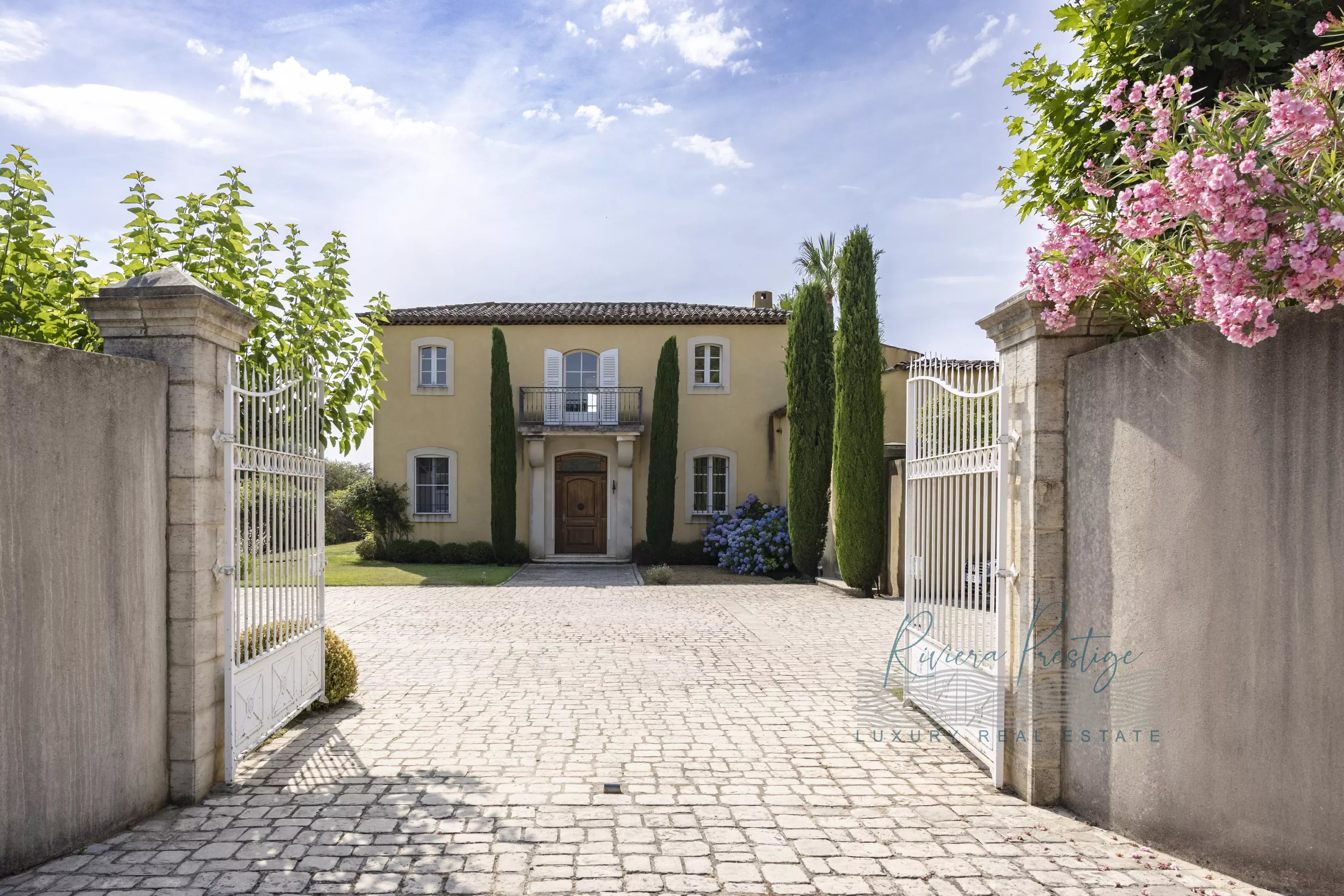 Maison de maitre du XIXè siècle avec domaine viticole bio dans le Golfe de Saint-Tropez