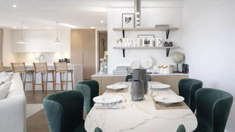 Villa contemporaine de prestige au coeur de Saint-Tropez, avec vue sur le village