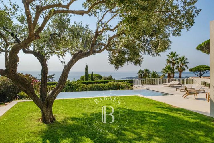 EXCLUSIVITÉ - SAINTE-MAXIME - DOMAINE RÉSIDENTIEL - VILLA VUE MER - PISCINE