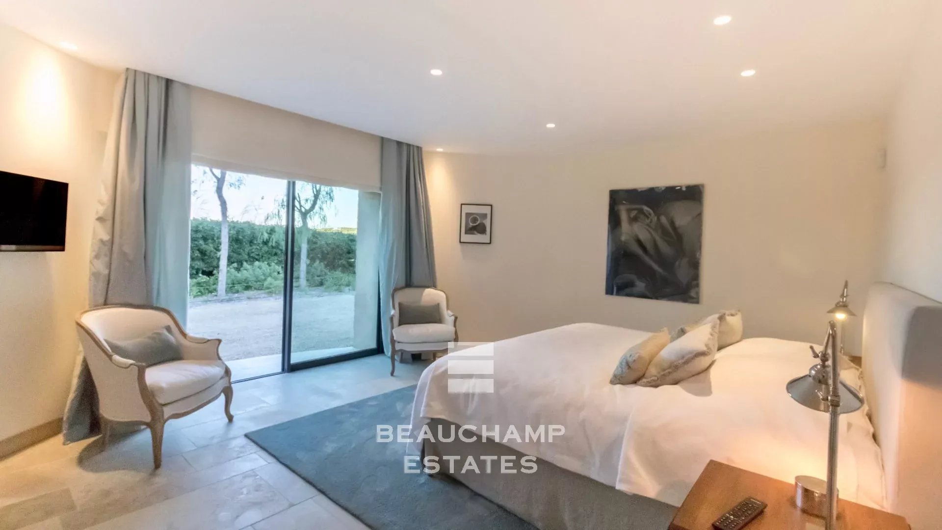 Propriété de luxe avec vue sur mer et à quelques minutes du centre ville de Saint-Tropez et des plages de Pampelonne
