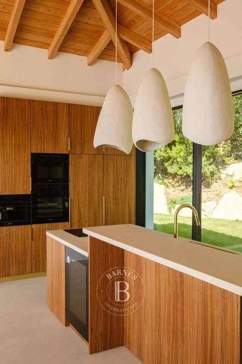 SAINTE-MAXIME - VILLA - AU COEUR D'UN DOMAINE PRIVÉ