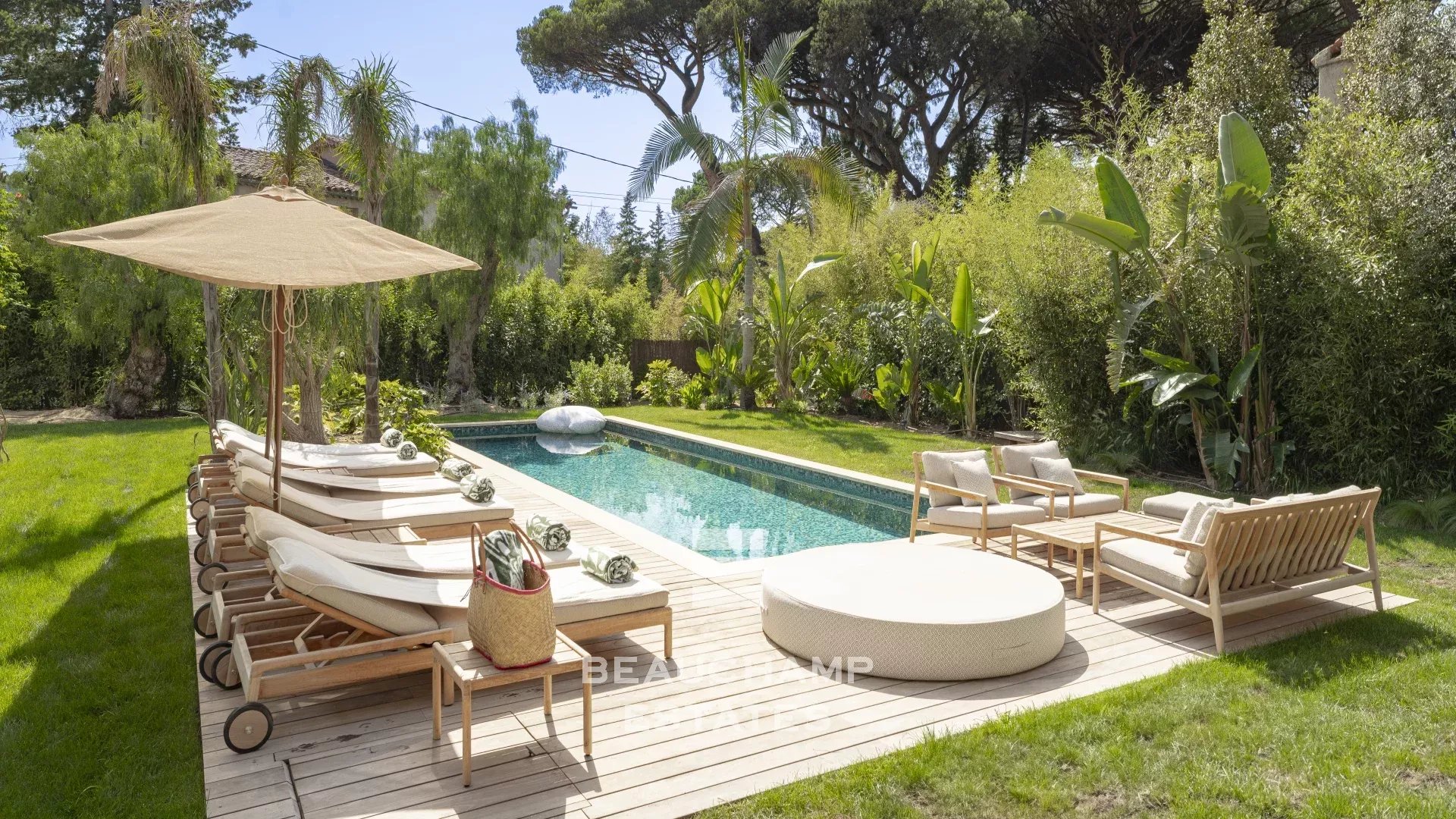 Sublime villa neuve à pieds du centre de Saint-Tropez et de la plage