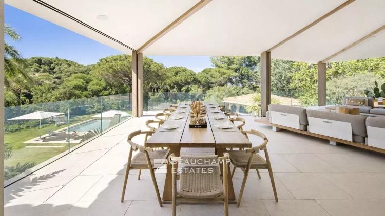 Villa contemporaine ultra luxueuse dans le prestigieux domaine des Parcs de Saint-Tropez.