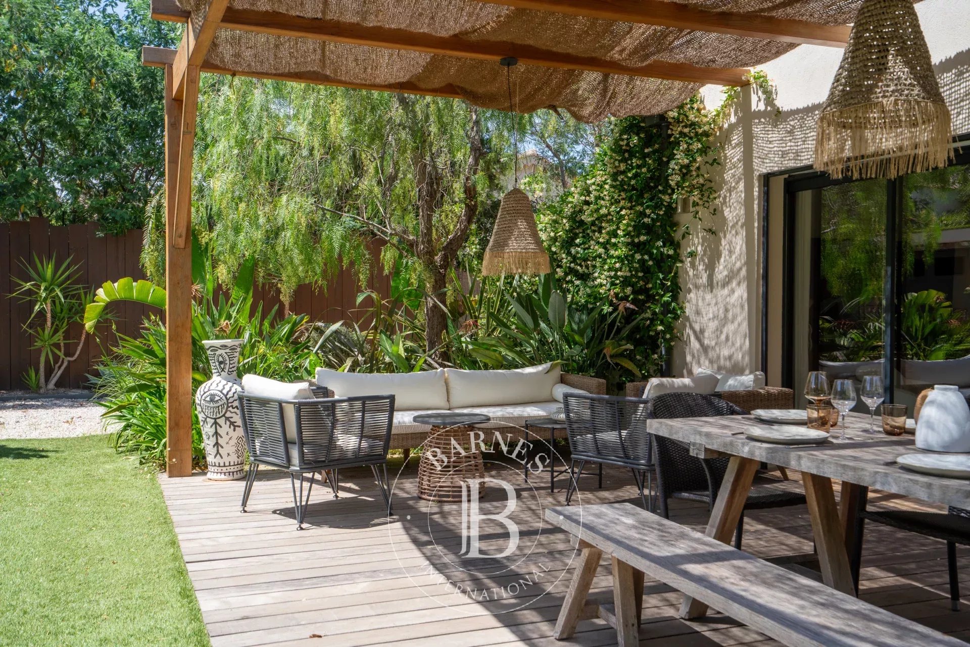 SAINT-TROPEZ - DOMAINE PRIVE - MAISON AVEC 4 CHAMBRES ET PISCINE