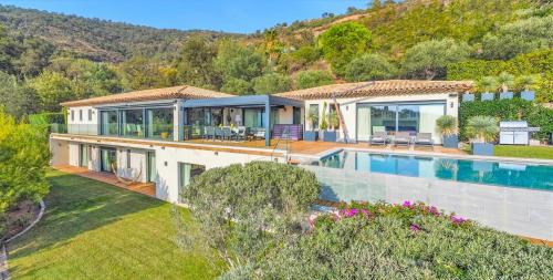 Villa vue mer à vendre à Beauvallon Bartole