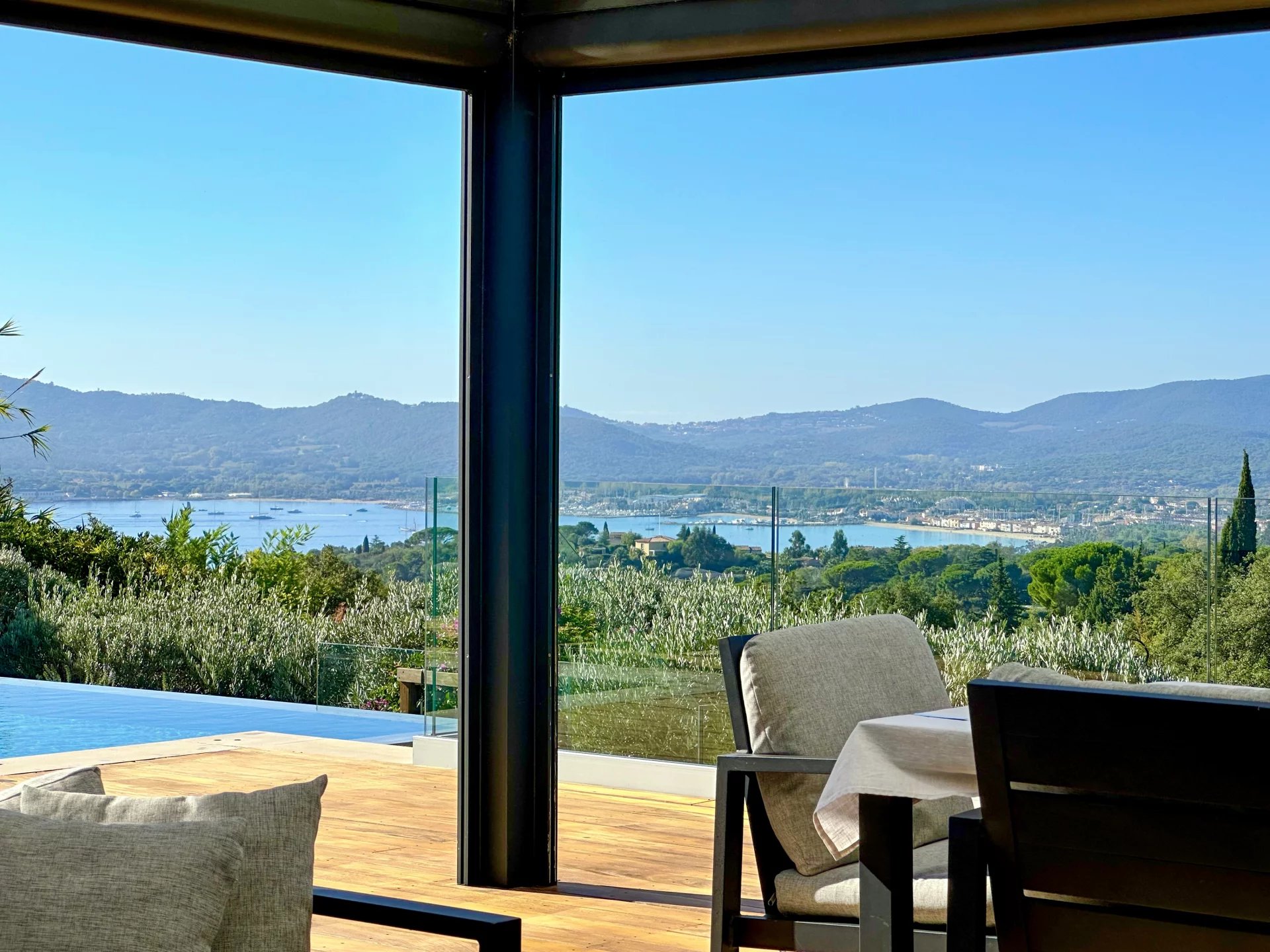 Villa vue mer à vendre à Beauvallon Bartole