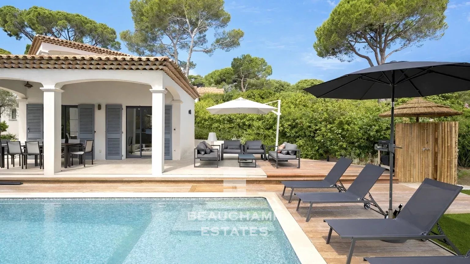 Villa neuve à pieds de la plage des Salins et à proximité du centre ville de Saint-Tropez