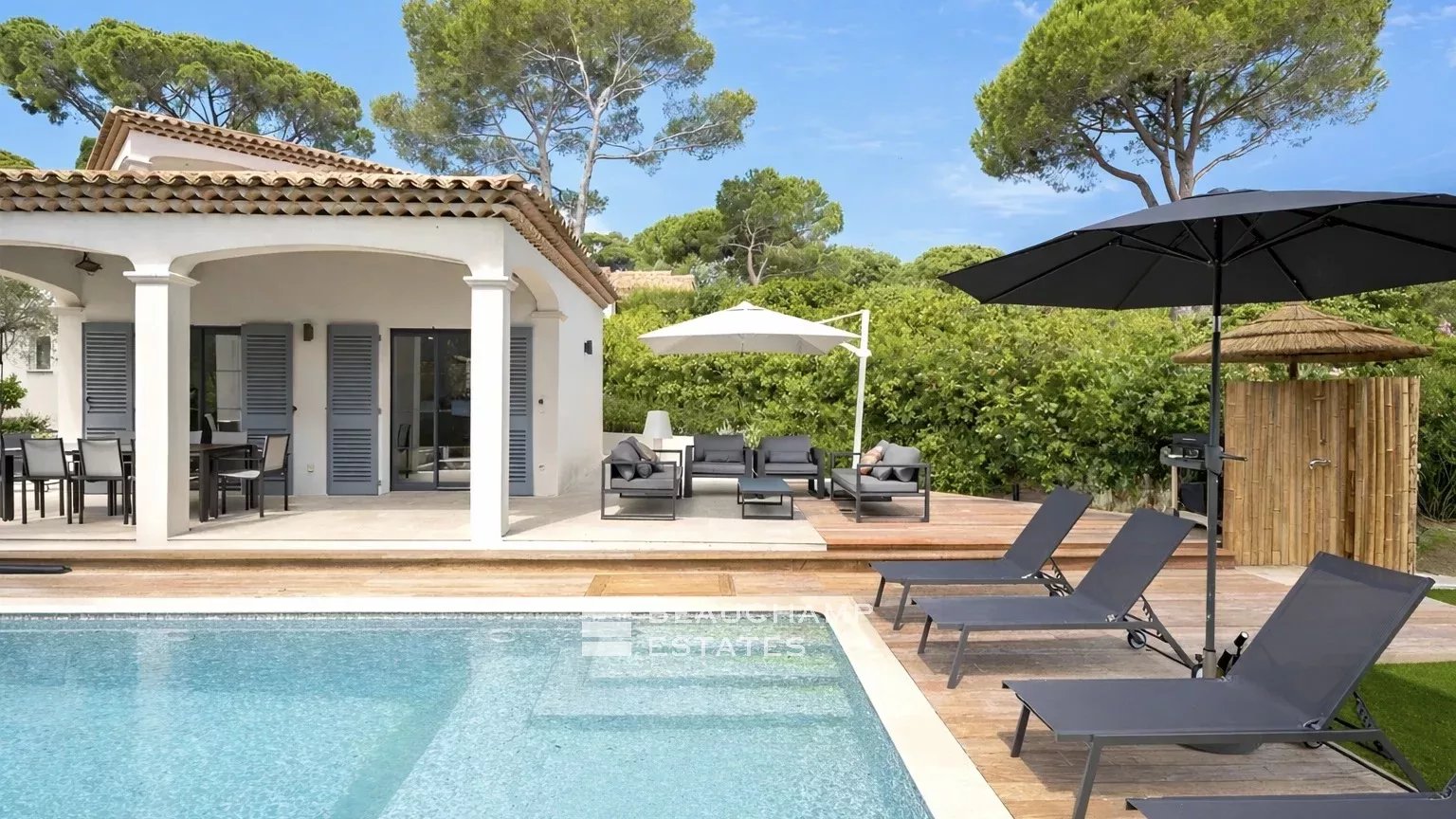 Villa neuve à pieds de la plage des Salins et à proximité du centre ville de Saint-Tropez