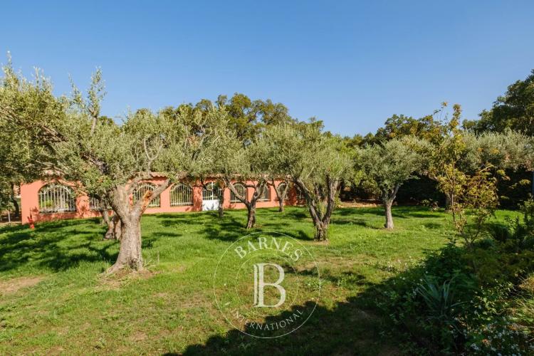 EXCLUSIVITÉ - SAINTE-MAXIME - DOMAINE RÉSIDENTIEL - VILLA VUE MER - PISCINE