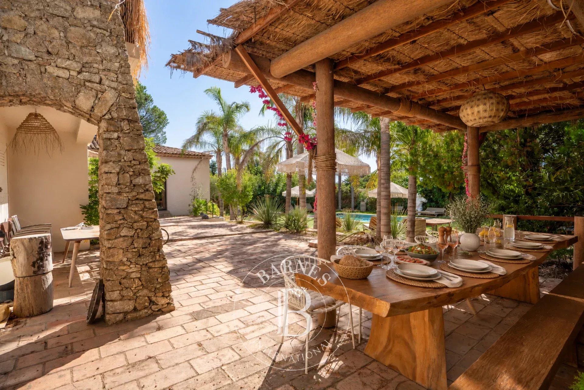GRIMAUD - MAISON RENOVEE - 6 CHAMBRES - PROCHE VILLAGE