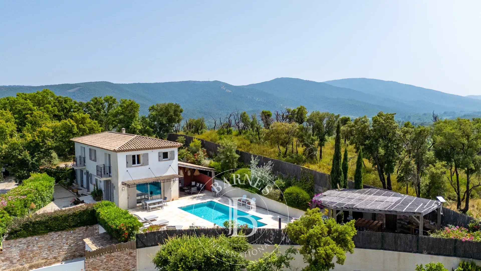 GOLFE DE SAINT TROPEZ - COGOLIN - VILLA RENOVEE - VUE DEGAGEE