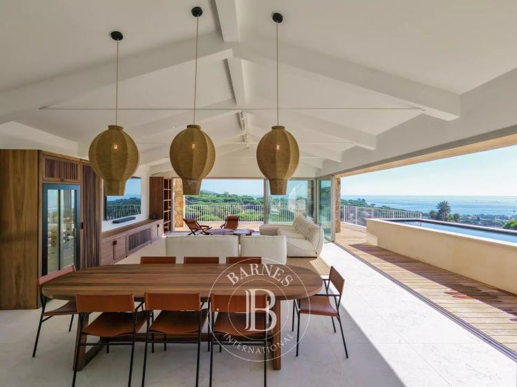 SAINTE-MAXIME – VILLA CONTEMPORAINE AVEC VUE MER