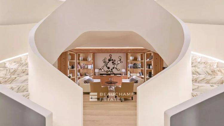 Villa d'exception avec vue panoramique sur la baie de Saint-Tropez