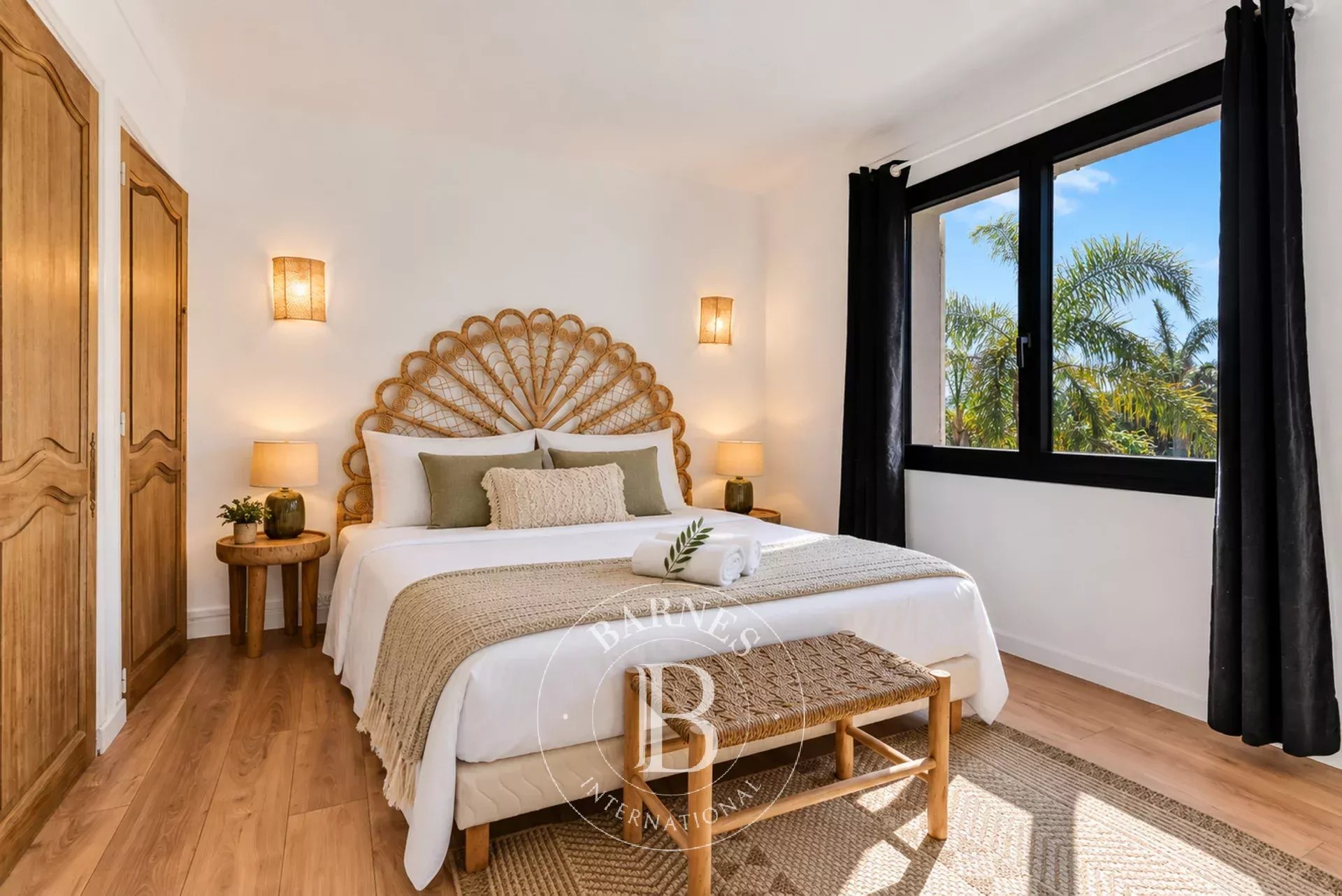 GRIMAUD - MAISON RENOVEE - 6 CHAMBRES - PROCHE VILLAGE