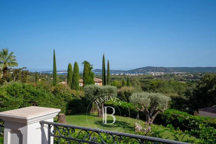 GRMAUD - DOMAINE PRIVE - MAISON PROVENCALE AVEC VUE MER