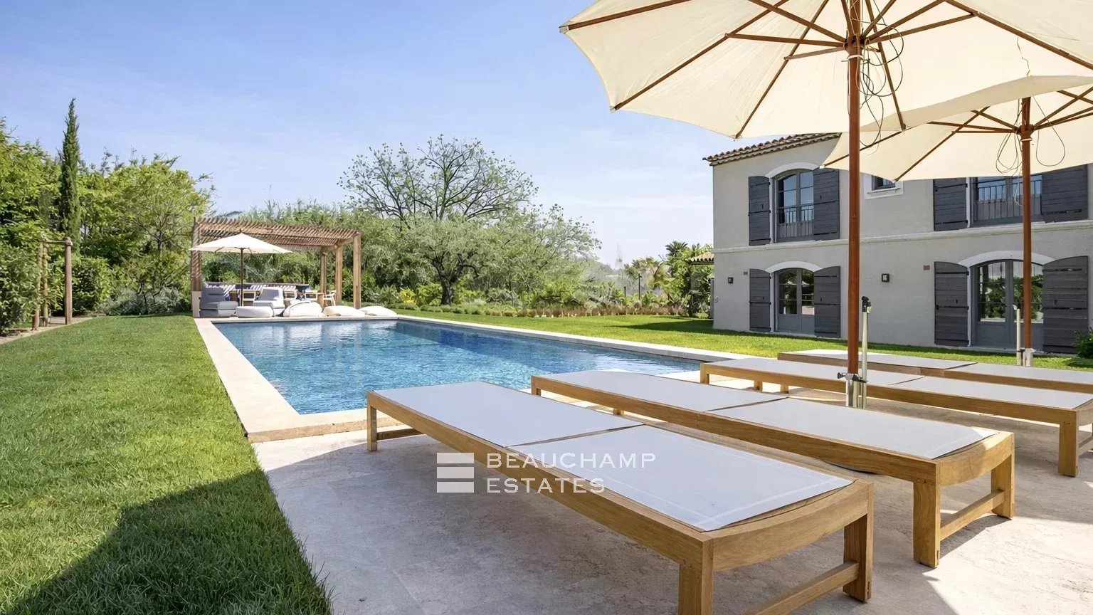 Villa neuve chic à deux pas du centre de Saint-Tropez et de la plage des Canoubiers