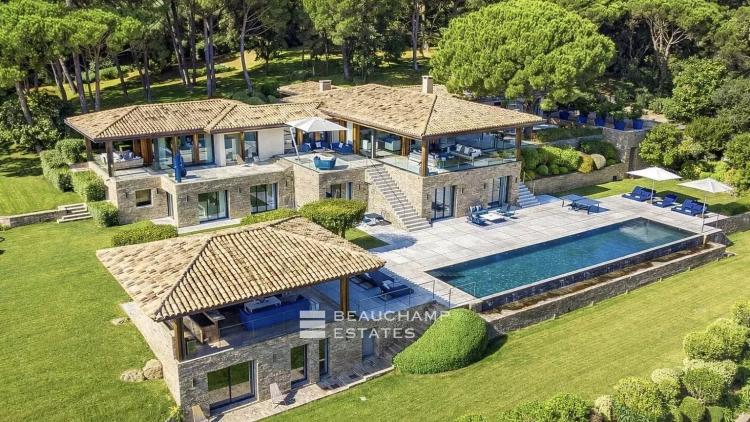 Villa d'exception proche du villa de Saint-Tropez avec prestations de grand luxe