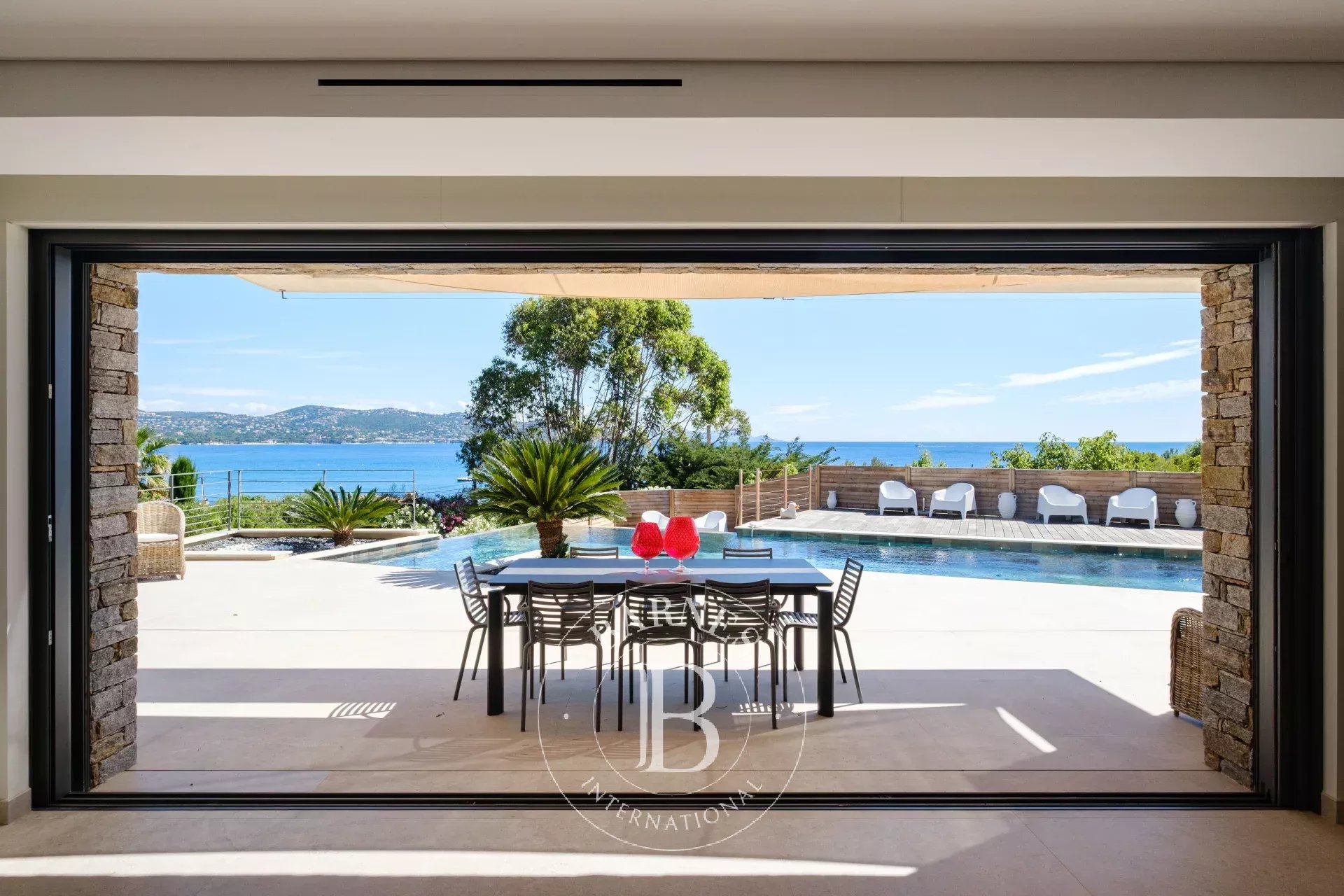 EXCLUSIVITÉ - SAINTE-MAXIME - VILLA  - 5 CHAMBRES - PISCINE - VUE MER