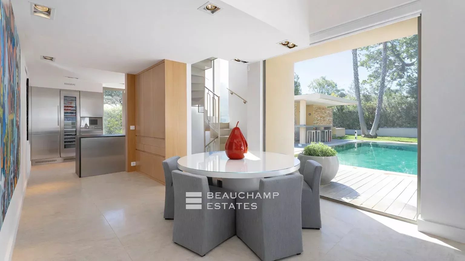 Sublime villa contemporaine à pied du centre de Saint-Tropez