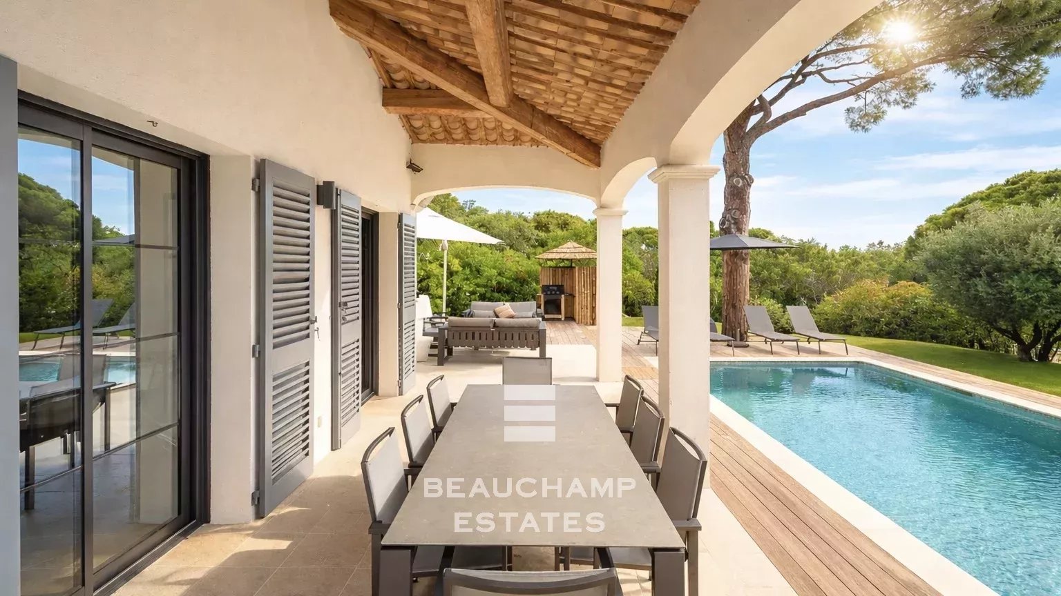 Villa neuve à pieds de la plage des Salins et à proximité du centre ville de Saint-Tropez