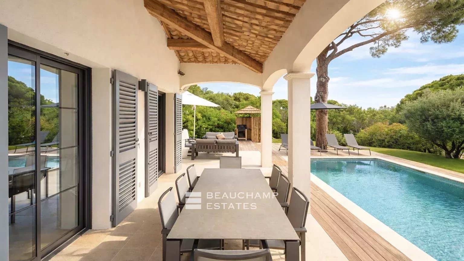 Villa neuve à pieds de la plage des Salins et à proximité du centre ville de Saint-Tropez