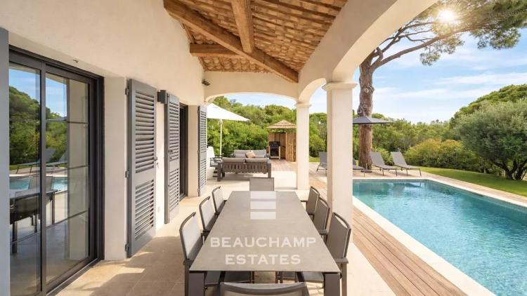 Villa neuve à pieds de la plage des Salins et à proximité du centre ville de Saint-Tropez