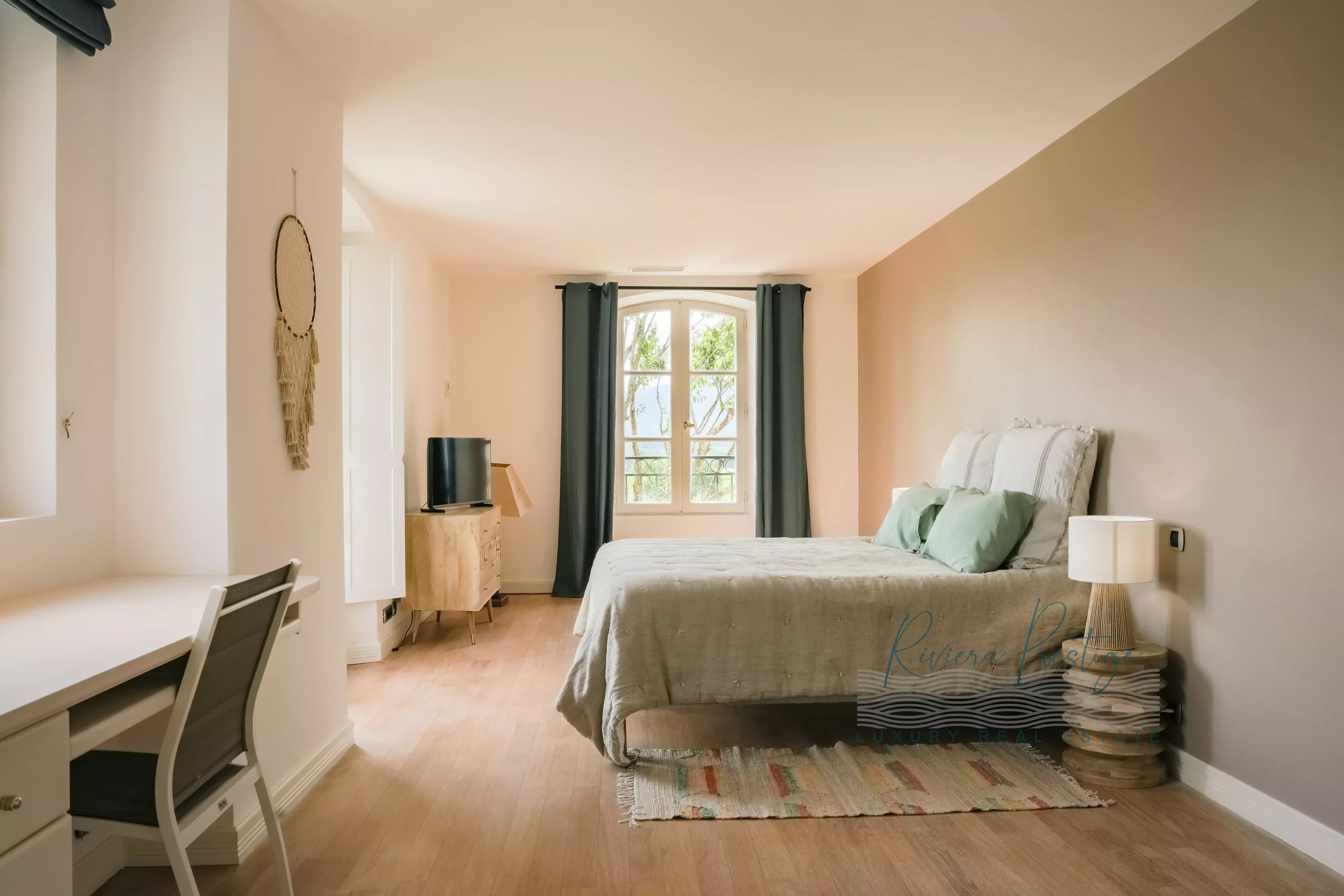 Maison de maitre du XIXè siècle avec domaine viticole bio dans le Golfe de Saint-Tropez