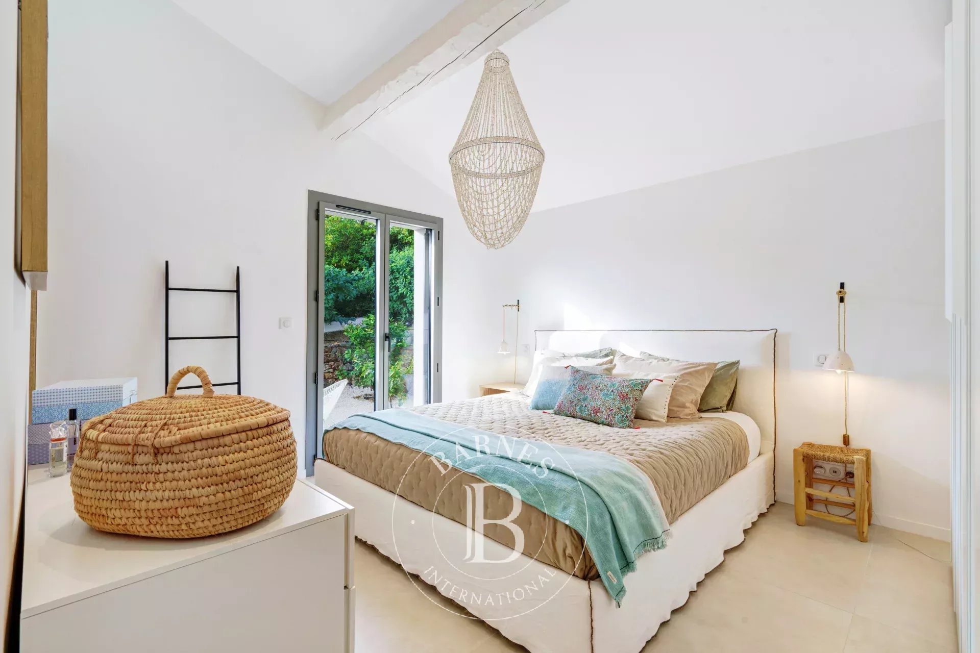 EXCLUSIVITÉ - SAINTE-MAXIME - VILLA - VUE VILLE ET MER - 3 CHAMBRES - PISCINE