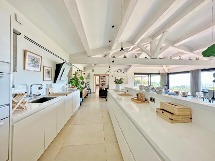 Villa vue mer à vendre à Beauvallon Bartole