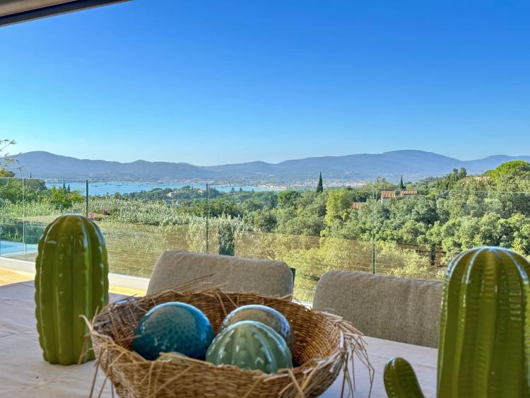 Villa vue mer à vendre à Beauvallon Bartole