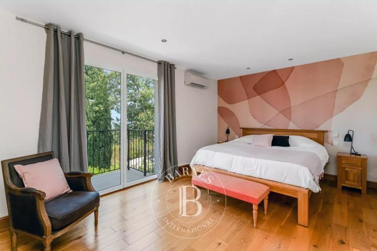 GOLFE DE SAINT TROPEZ - COGOLIN - VILLA RENOVEE - VUE DEGAGEE