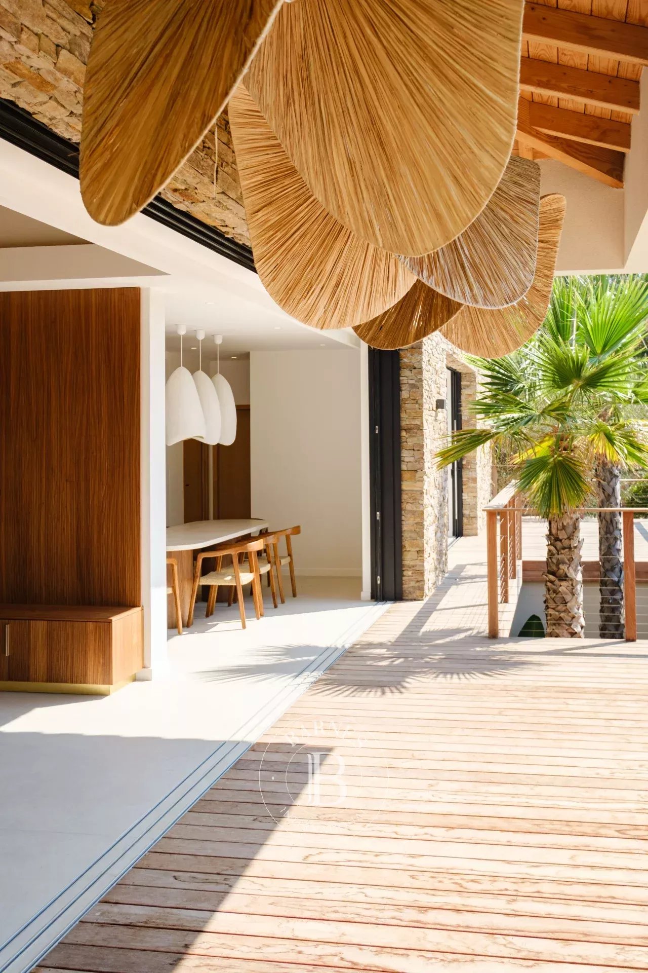 SAINTE-MAXIME - VILLA - AU COEUR D'UN DOMAINE PRIVÉ