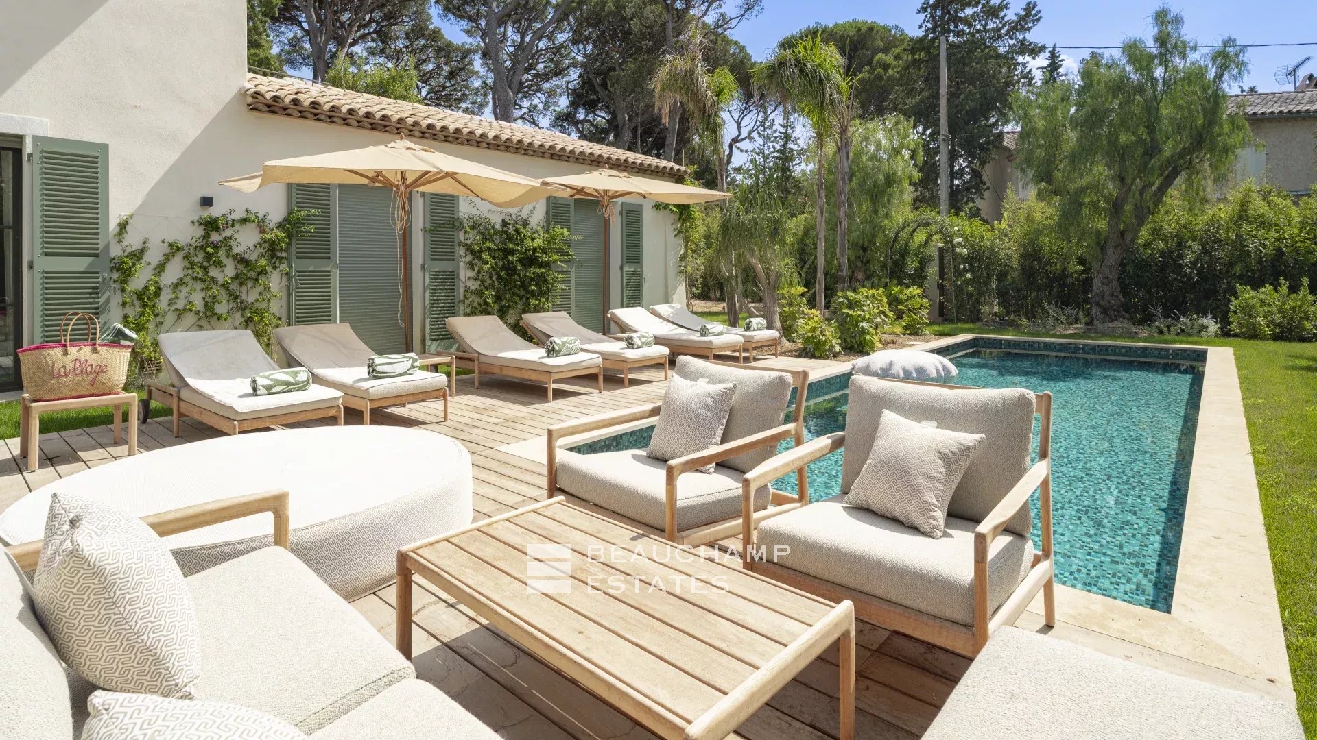 Sublime villa neuve à pieds du centre de Saint-Tropez et de la plage