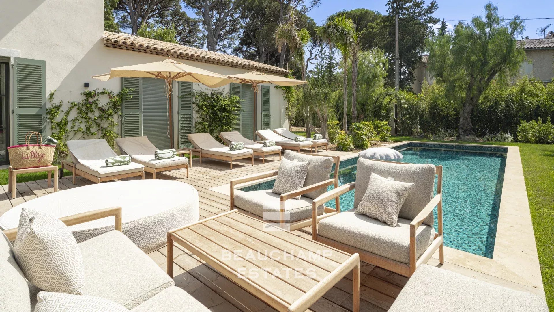Sublime villa neuve à pieds du centre de Saint-Tropez et de la plage