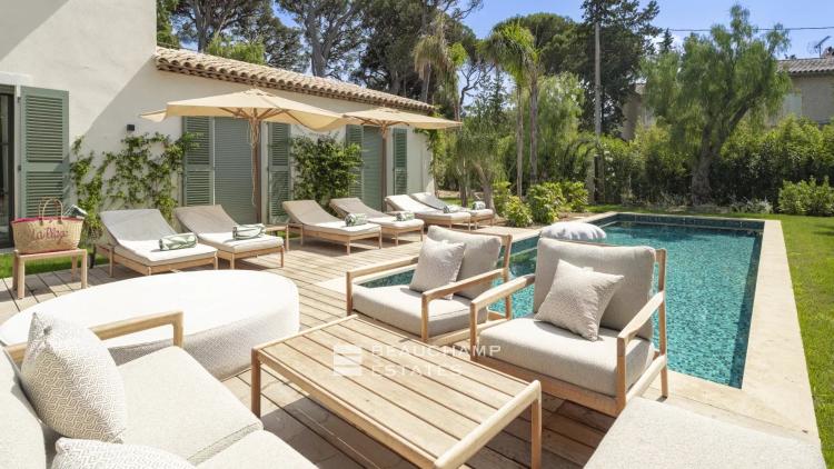 Sublime villa neuve à pieds du centre de Saint-Tropez et de la plage