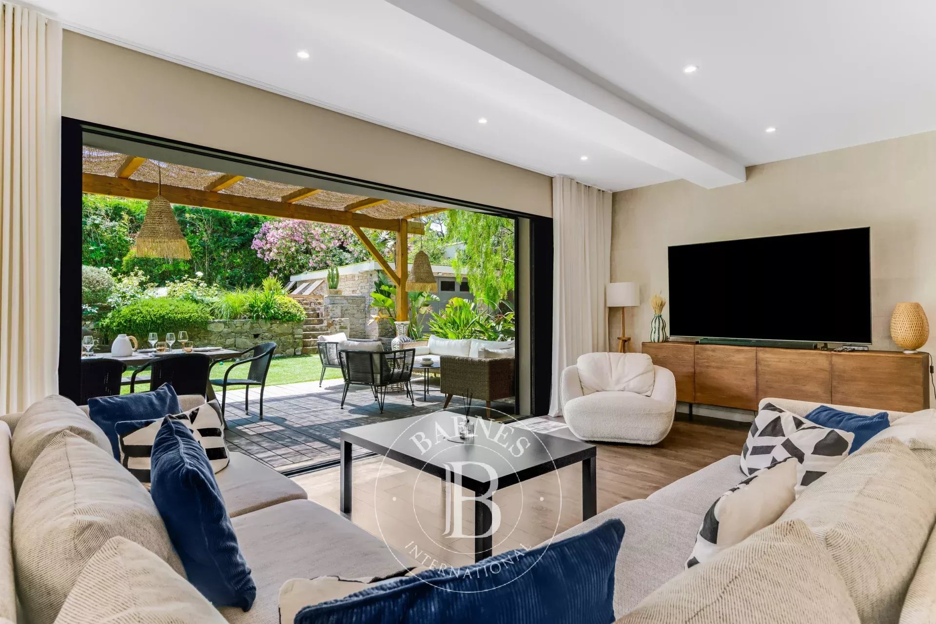 SAINT-TROPEZ - DOMAINE PRIVE - MAISON AVEC 4 CHAMBRES ET PISCINE